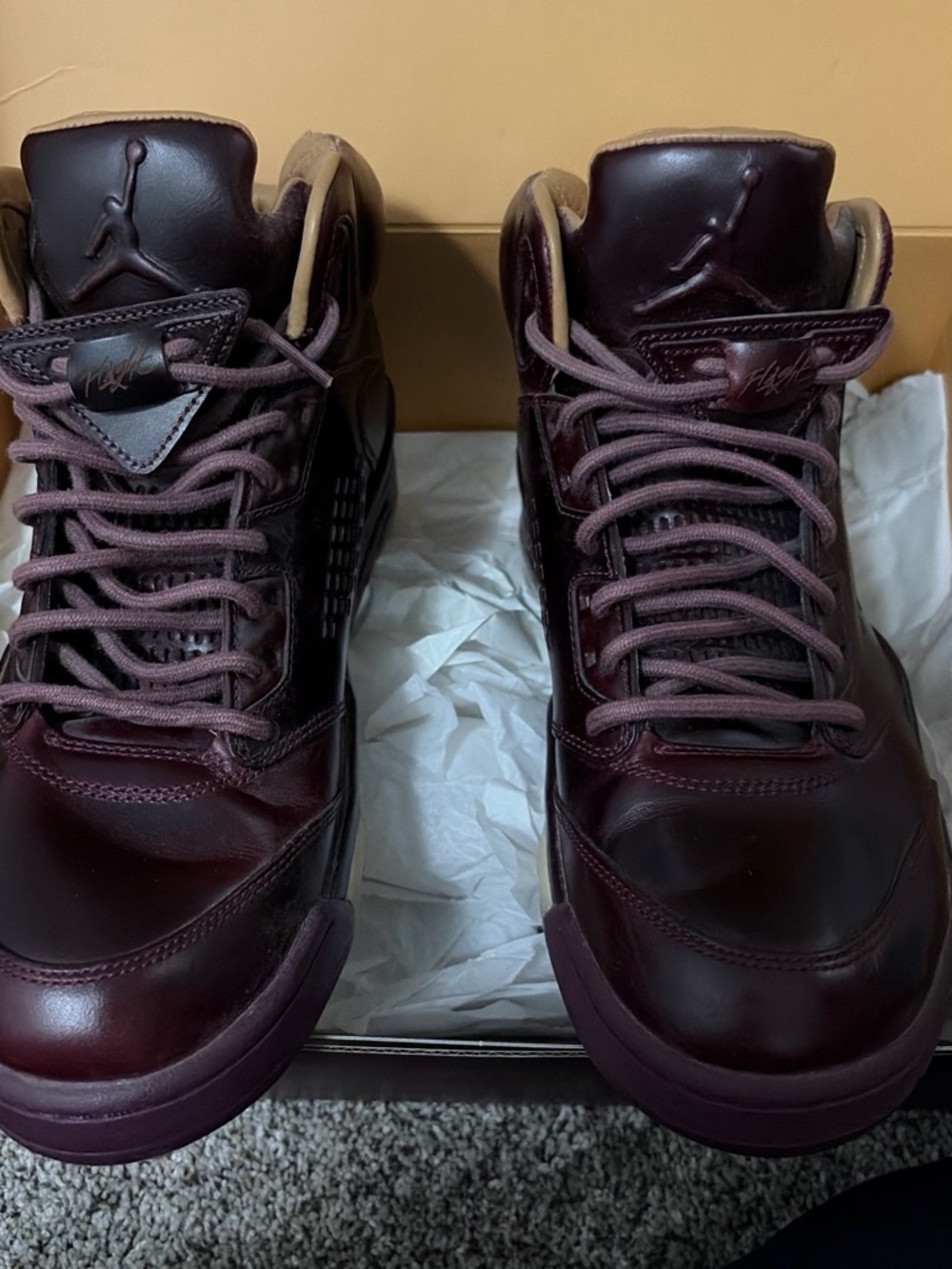 Jordan Retro High Top Sneakers - Burgundy/Maroon